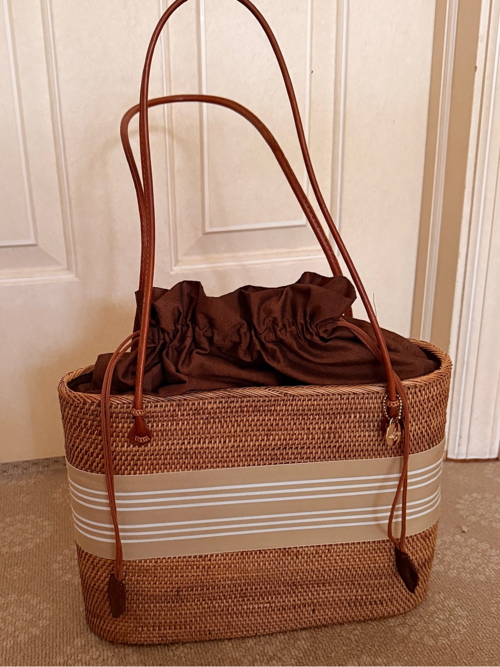 EUC Bosom Buddy Handwoven Straw Bag with Ribbon & Sand Dollar - Picture 6 of 14